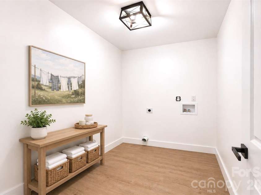 2204 Rozzelles Ferry Road, Charlotte, NC 28208.  MLS# CAR4393163, YatesRealty ID 32012. *Picture has been digitally staged