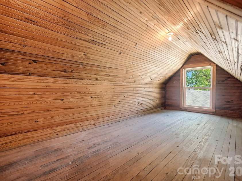 2204 Rozzelles Ferry Road, Charlotte, NC 28208.  MLS# CAR4421942, YatesRealty ID 32012. 