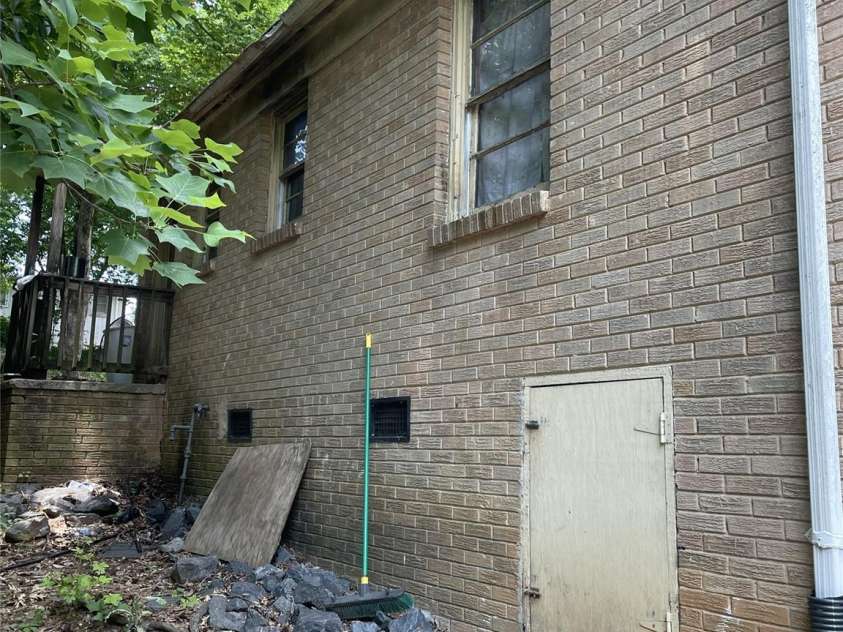 4025 Plato Circle, Charlotte, NC 28208.  MLS# CAR4394158, YatesRealty ID 32013. 