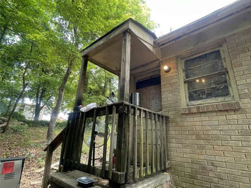 4025 Plato Circle, Charlotte, NC 28208.  MLS# CAR4394158, YatesRealty ID 32013. 