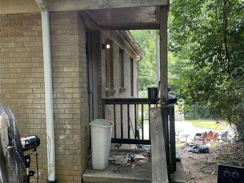 4025 Plato Circle, Charlotte, NC 28208.  MLS# CAR4394158, YatesRealty ID 32013. 