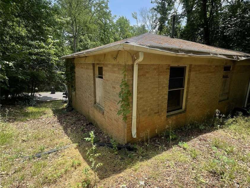 4025 Plato Circle, Charlotte, NC 28208.  MLS# CAR4394158, YatesRealty ID 32013. 