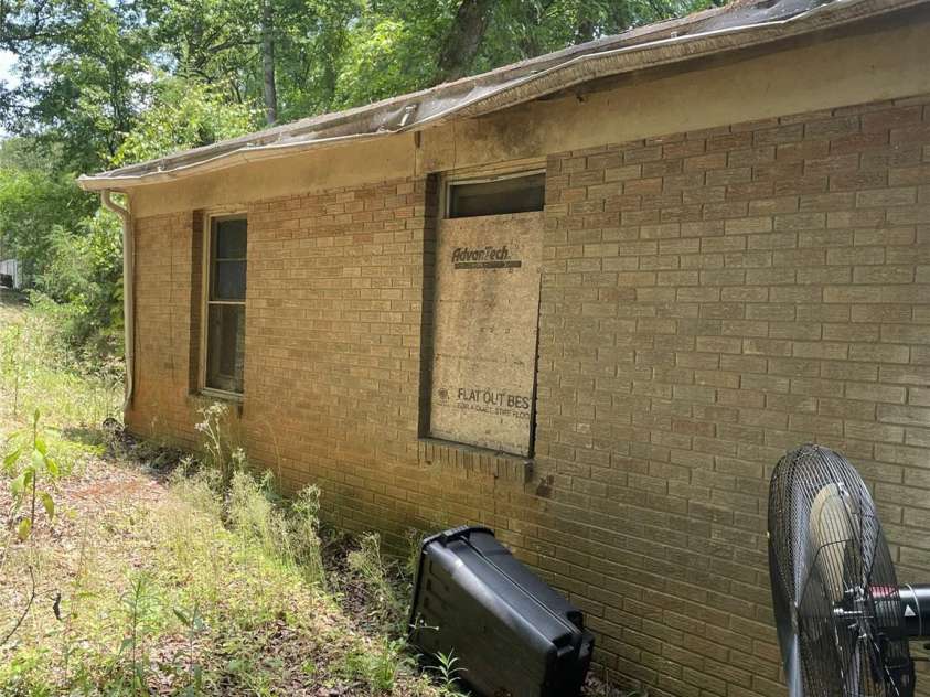 4025 Plato Circle, Charlotte, NC 28208.  MLS# CAR4394158, YatesRealty ID 32013. 