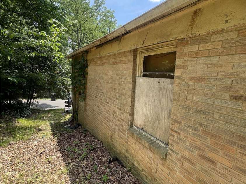 4025 Plato Circle, Charlotte, NC 28208.  MLS# CAR4394158, YatesRealty ID 32013. 