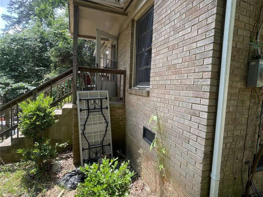 4025 Plato Circle, Charlotte, NC 28208.  MLS# CAR4394158, YatesRealty ID 32013. 
