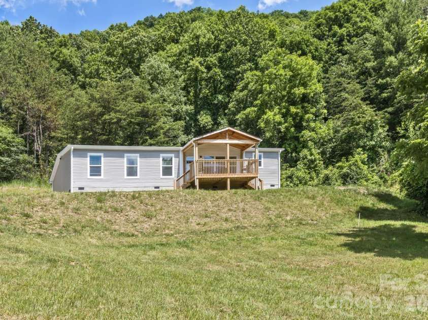 27 Spuds Lane, Weaverville, NC 28787.  MLS# CAR4392739, YatesRealty ID 32014. 