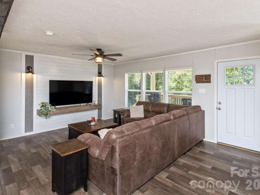27 Spuds Lane, Weaverville, NC 28787.  MLS# CAR4392739, YatesRealty ID 32014. 