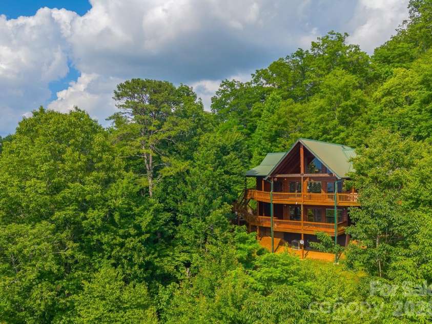 22 Kako Ridge, Sylva, NC 28779.  MLS# CAR4387646, YatesRealty ID 32015. 