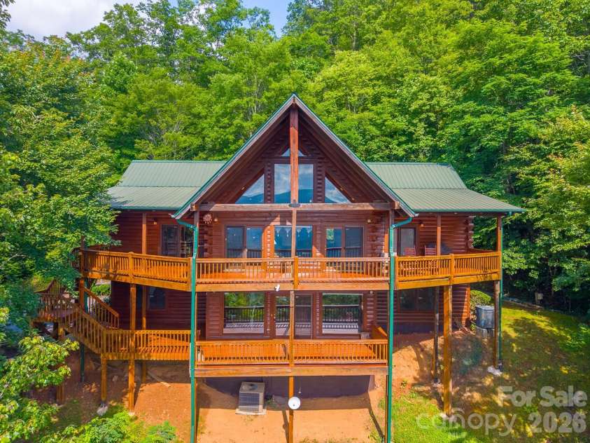 22 Kako Ridge, Sylva, NC 28779.  MLS# CAR4387646, YatesRealty ID 32015. 