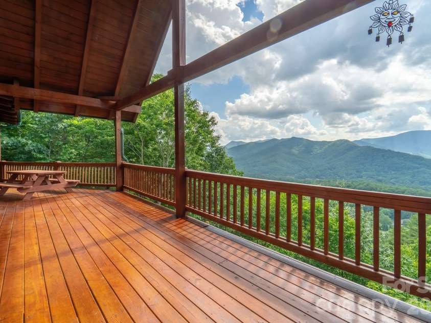 22 Kako Ridge, Sylva, NC 28779.  MLS# CAR4387646, YatesRealty ID 32015. 