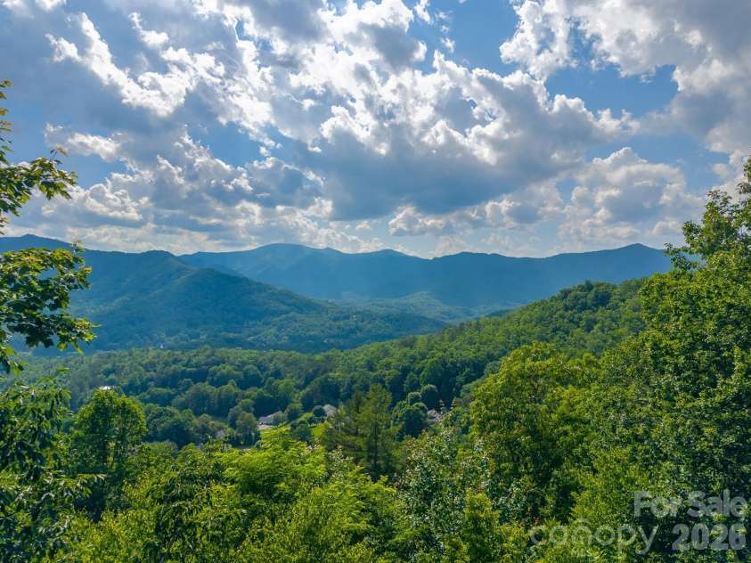 22 Kako Ridge, Sylva, NC 28779.  MLS# CAR4387646, YatesRealty ID 32015. 