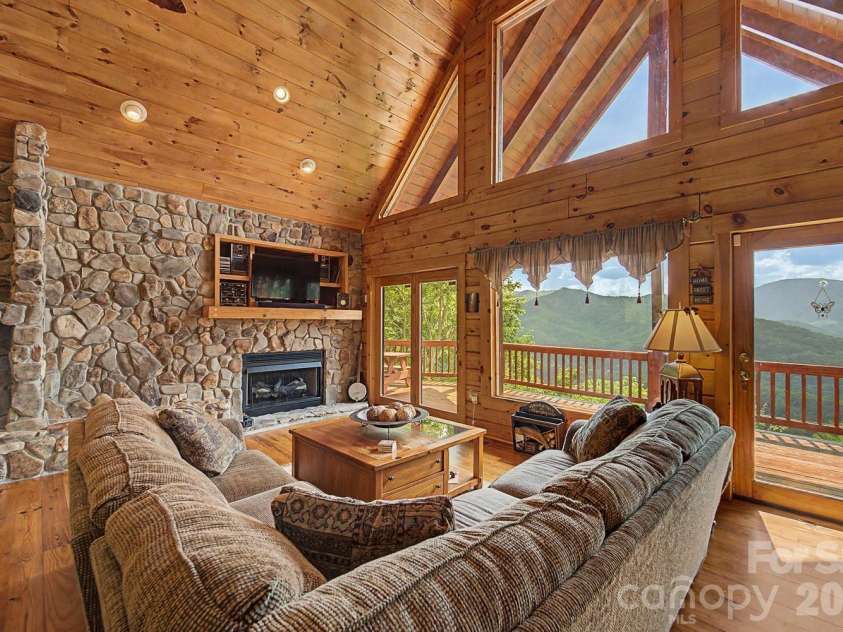 22 Kako Ridge, Sylva, NC 28779.  MLS# CAR4387646, YatesRealty ID 32015. 