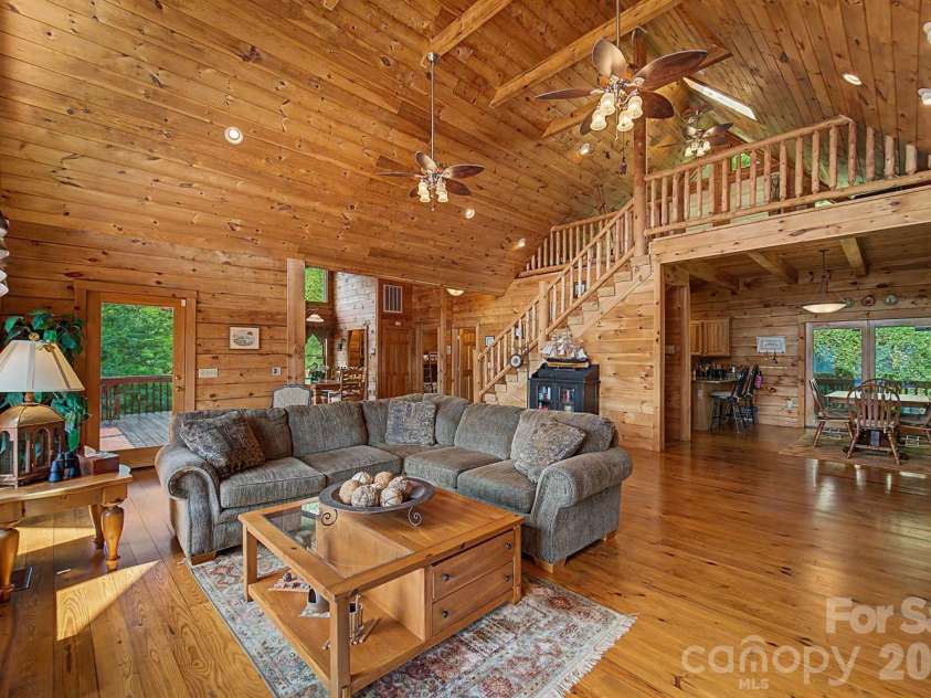 22 Kako Ridge, Sylva, NC 28779.  MLS# CAR4387646, YatesRealty ID 32015. 