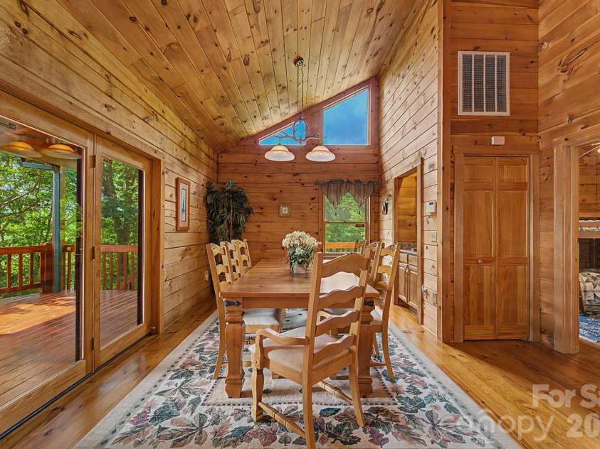 22 Kako Ridge, Sylva, NC 28779.  MLS# CAR4387646, YatesRealty ID 32015. 