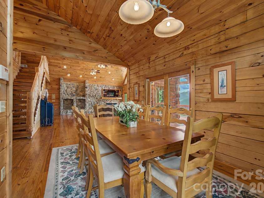 22 Kako Ridge, Sylva, NC 28779.  MLS# CAR4387646, YatesRealty ID 32015. 