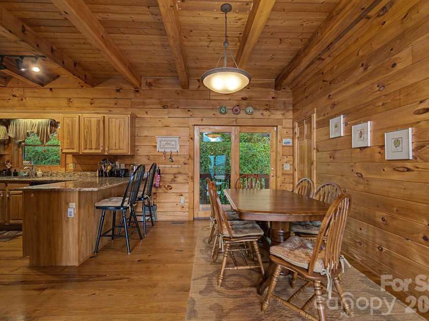 22 Kako Ridge, Sylva, NC 28779.  MLS# CAR4387646, YatesRealty ID 32015. 
