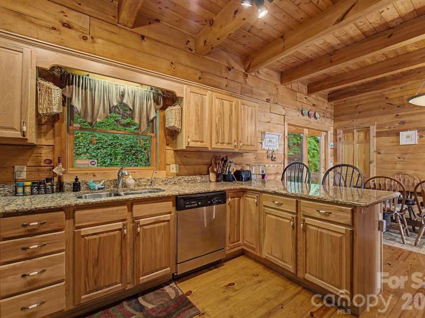 22 Kako Ridge, Sylva, NC 28779.  MLS# CAR4387646, YatesRealty ID 32015. 