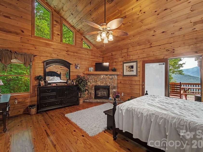 22 Kako Ridge, Sylva, NC 28779.  MLS# CAR4387646, YatesRealty ID 32015. 
