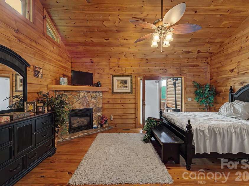 22 Kako Ridge, Sylva, NC 28779.  MLS# CAR4387646, YatesRealty ID 32015. 
