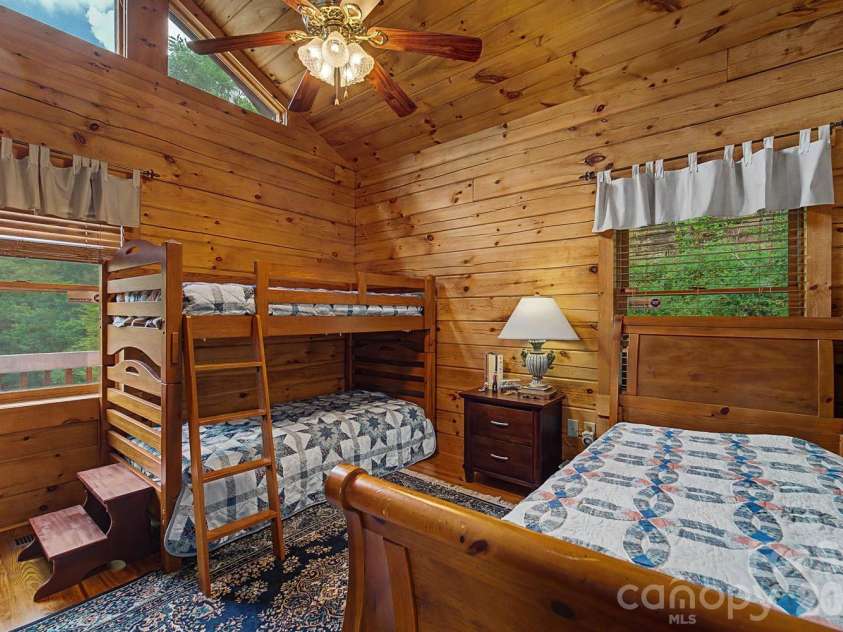 22 Kako Ridge, Sylva, NC 28779.  MLS# CAR4387646, YatesRealty ID 32015. 