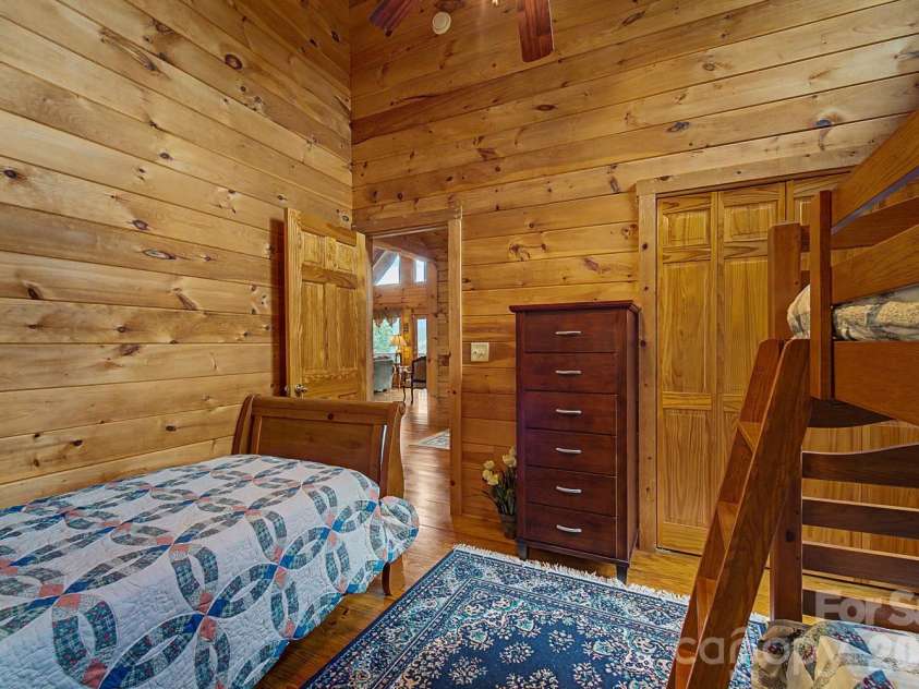22 Kako Ridge, Sylva, NC 28779.  MLS# CAR4387646, YatesRealty ID 32015. 