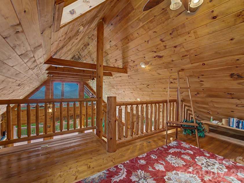22 Kako Ridge, Sylva, NC 28779.  MLS# CAR4387646, YatesRealty ID 32015. 