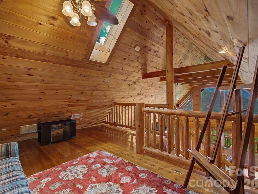 22 Kako Ridge, Sylva, NC 28779.  MLS# CAR4387646, YatesRealty ID 32015. 