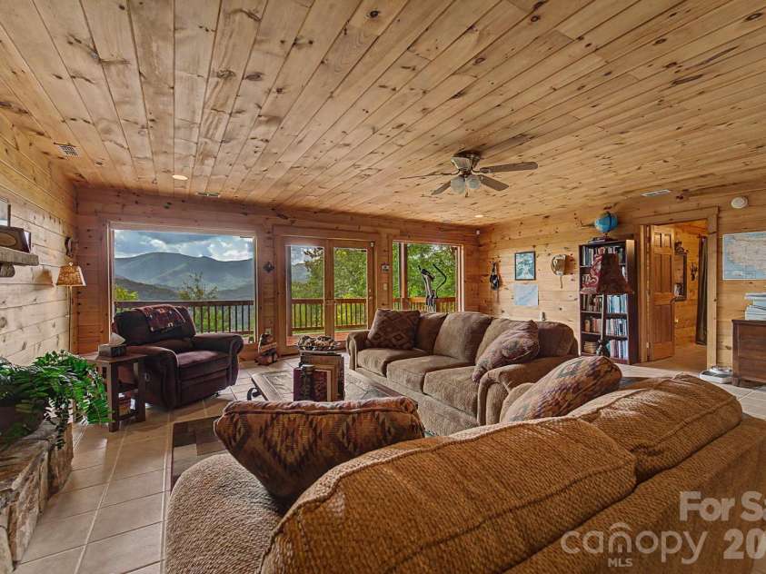 22 Kako Ridge, Sylva, NC 28779.  MLS# CAR4387646, YatesRealty ID 32015. 