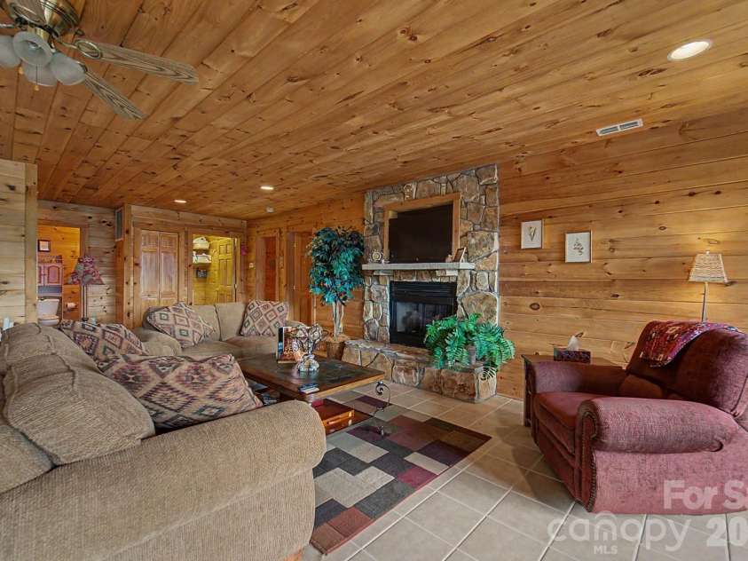 22 Kako Ridge, Sylva, NC 28779.  MLS# CAR4387646, YatesRealty ID 32015. 