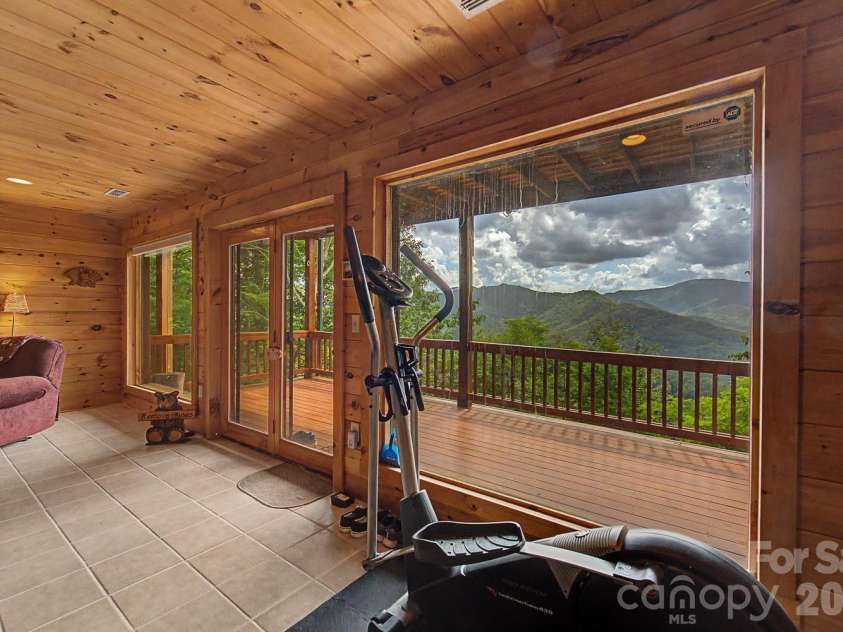 22 Kako Ridge, Sylva, NC 28779.  MLS# CAR4387646, YatesRealty ID 32015. 