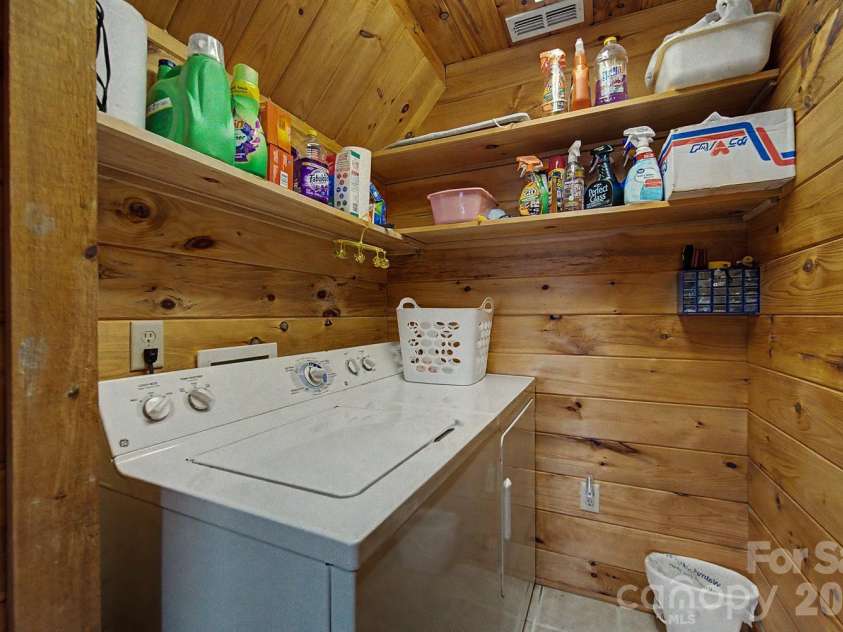 22 Kako Ridge, Sylva, NC 28779.  MLS# CAR4387646, YatesRealty ID 32015. 
