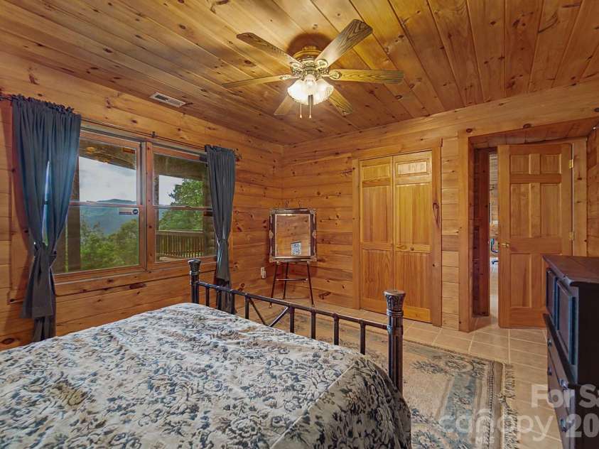 22 Kako Ridge, Sylva, NC 28779.  MLS# CAR4387646, YatesRealty ID 32015. 