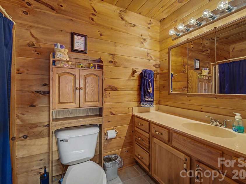 22 Kako Ridge, Sylva, NC 28779.  MLS# CAR4387646, YatesRealty ID 32015. 