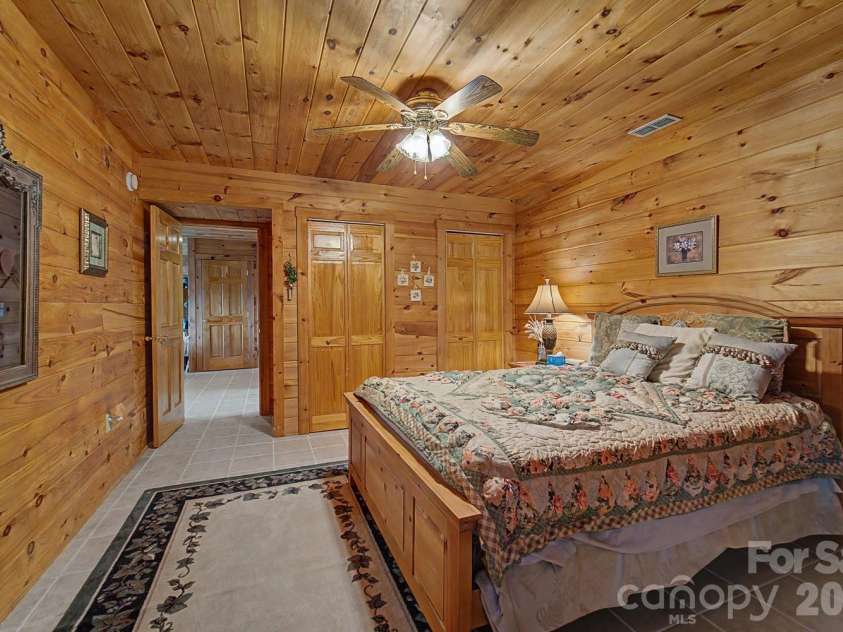22 Kako Ridge, Sylva, NC 28779.  MLS# CAR4387646, YatesRealty ID 32015. 