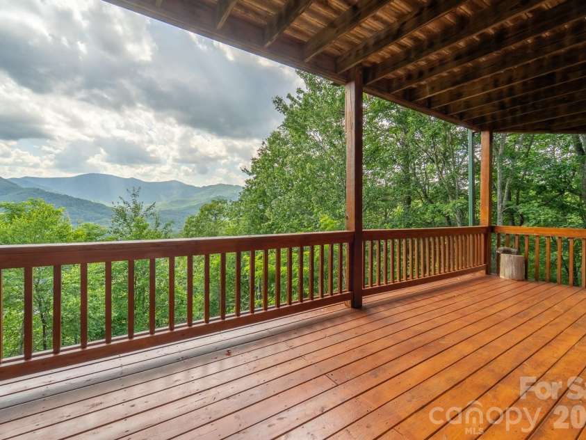 22 Kako Ridge, Sylva, NC 28779.  MLS# CAR4387646, YatesRealty ID 32015. 