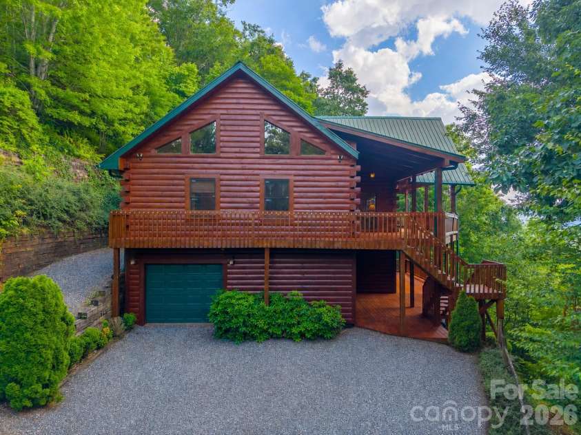 22 Kako Ridge, Sylva, NC 28779.  MLS# CAR4387646, YatesRealty ID 32015. 