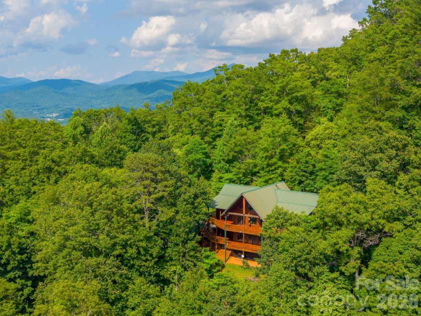 22 Kako Ridge, Sylva, NC 28779.  MLS# CAR4387646, YatesRealty ID 32015. 