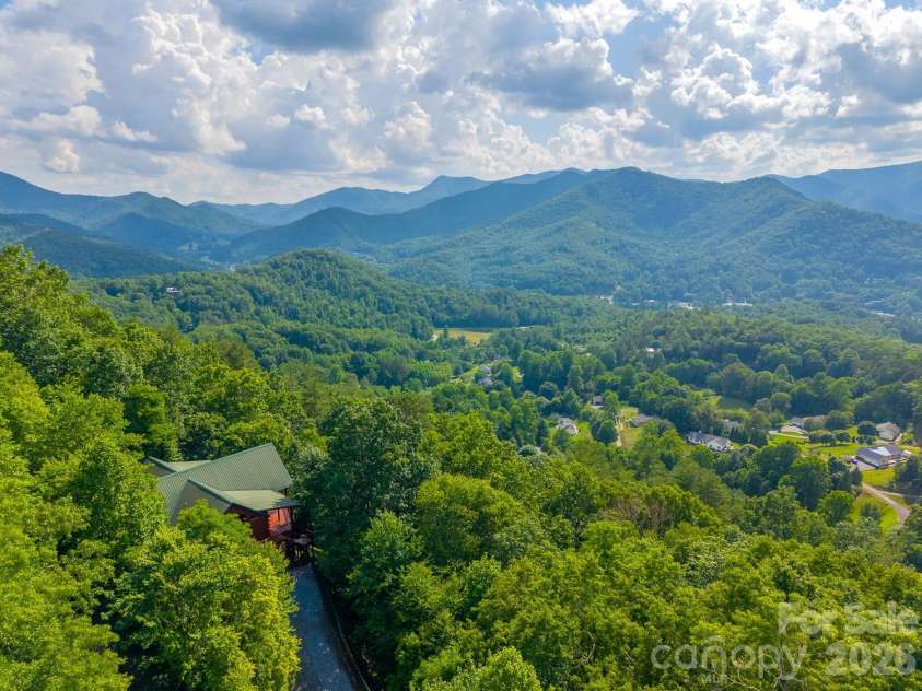 22 Kako Ridge, Sylva, NC 28779.  MLS# CAR4387646, YatesRealty ID 32015. 