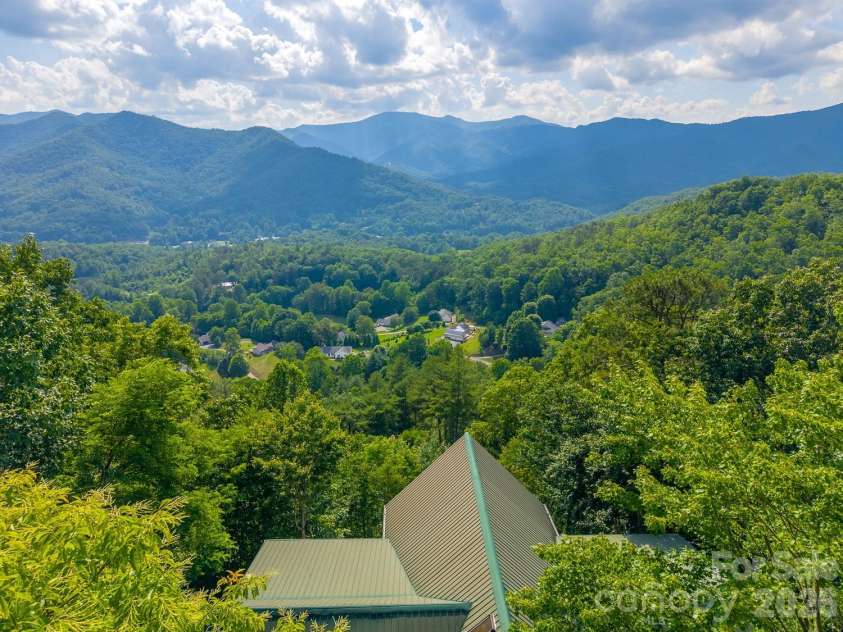 22 Kako Ridge, Sylva, NC 28779.  MLS# CAR4387646, YatesRealty ID 32015. 