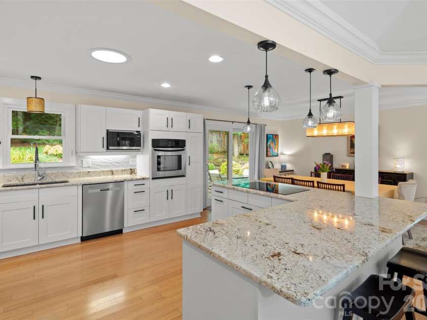 126 Mockingbird Drive, Hendersonville, NC 28792.  MLS# CAR4389213, YatesRealty ID 32016. 