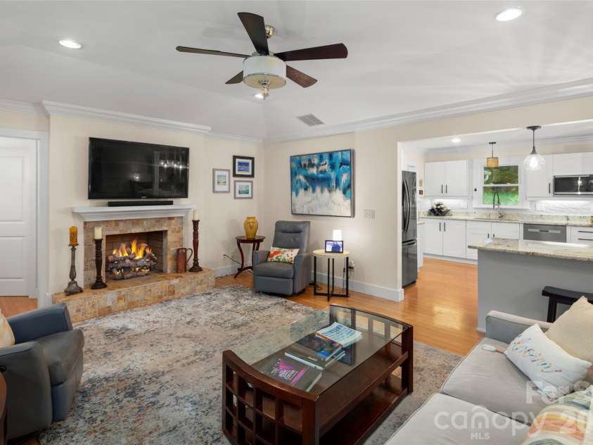 126 Mockingbird Drive, Hendersonville, NC 28792.  MLS# CAR4389213, YatesRealty ID 32016. 
