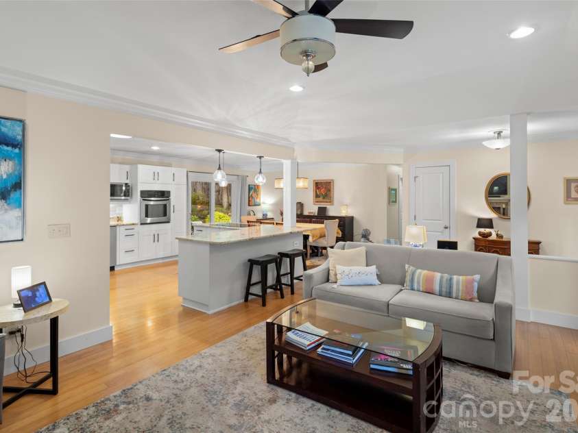 126 Mockingbird Drive, Hendersonville, NC 28792.  MLS# CAR4389213, YatesRealty ID 32016. 