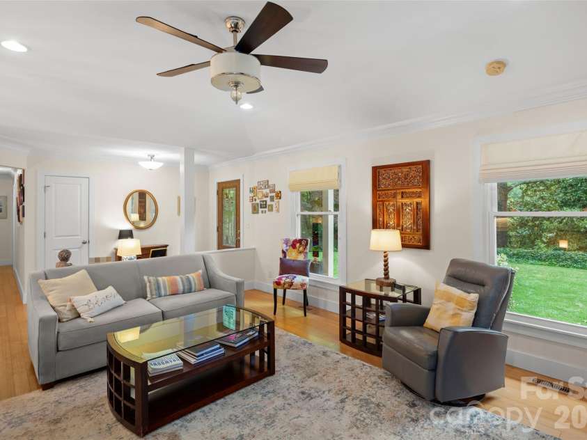 126 Mockingbird Drive, Hendersonville, NC 28792.  MLS# CAR4389213, YatesRealty ID 32016. 