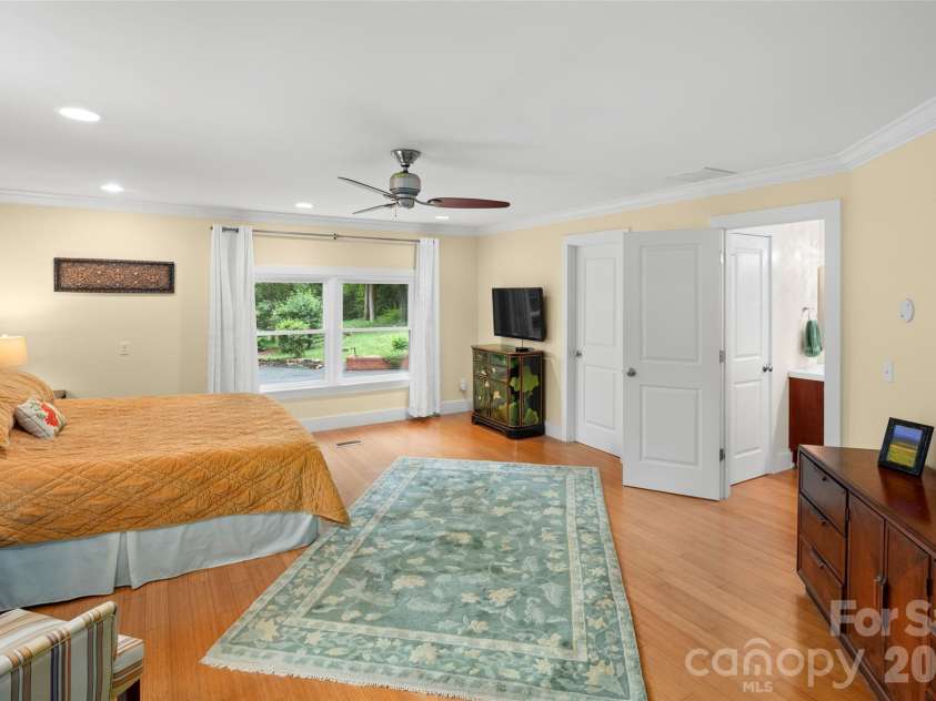126 Mockingbird Drive, Hendersonville, NC 28792.  MLS# CAR4389213, YatesRealty ID 32016. 