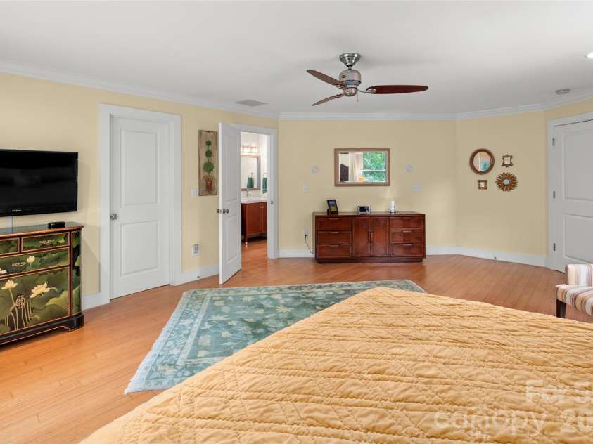 126 Mockingbird Drive, Hendersonville, NC 28792.  MLS# CAR4389213, YatesRealty ID 32016. 