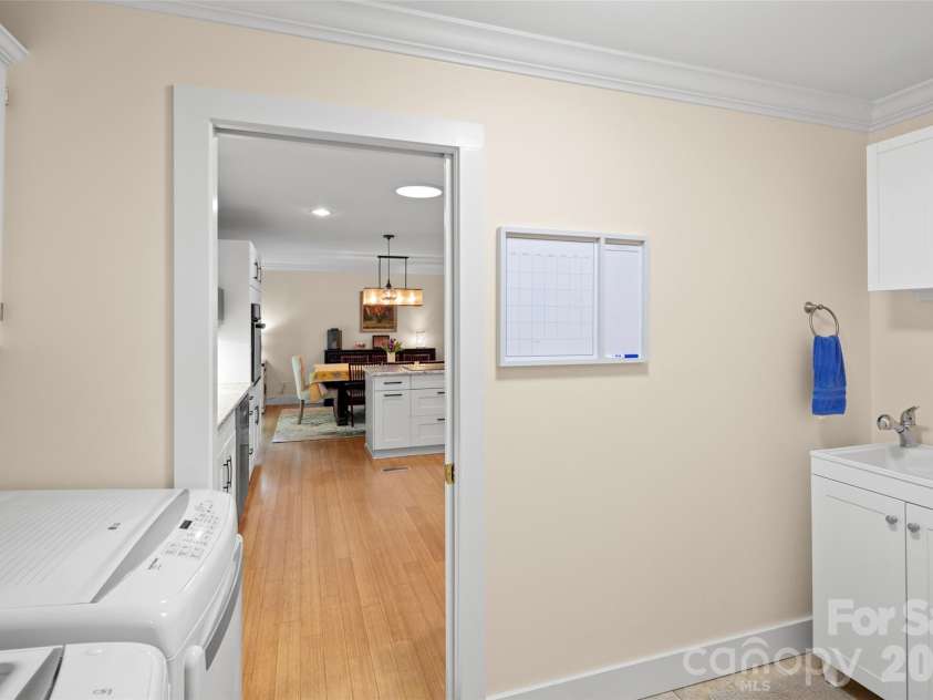 126 Mockingbird Drive, Hendersonville, NC 28792.  MLS# CAR4389213, YatesRealty ID 32016. 