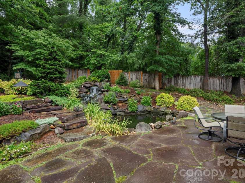 126 Mockingbird Drive, Hendersonville, NC 28792.  MLS# CAR4389213, YatesRealty ID 32016. 