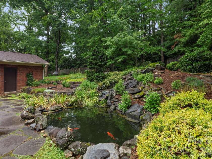 126 Mockingbird Drive, Hendersonville, NC 28792.  MLS# CAR4389213, YatesRealty ID 32016. 