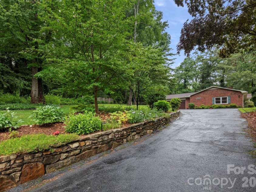 126 Mockingbird Drive, Hendersonville, NC 28792.  MLS# CAR4389213, YatesRealty ID 32016. 