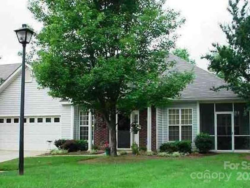4492 Antelope Lane, Charlotte, NC 28269.  MLS# CAR4267983, YatesRealty ID 32016. 